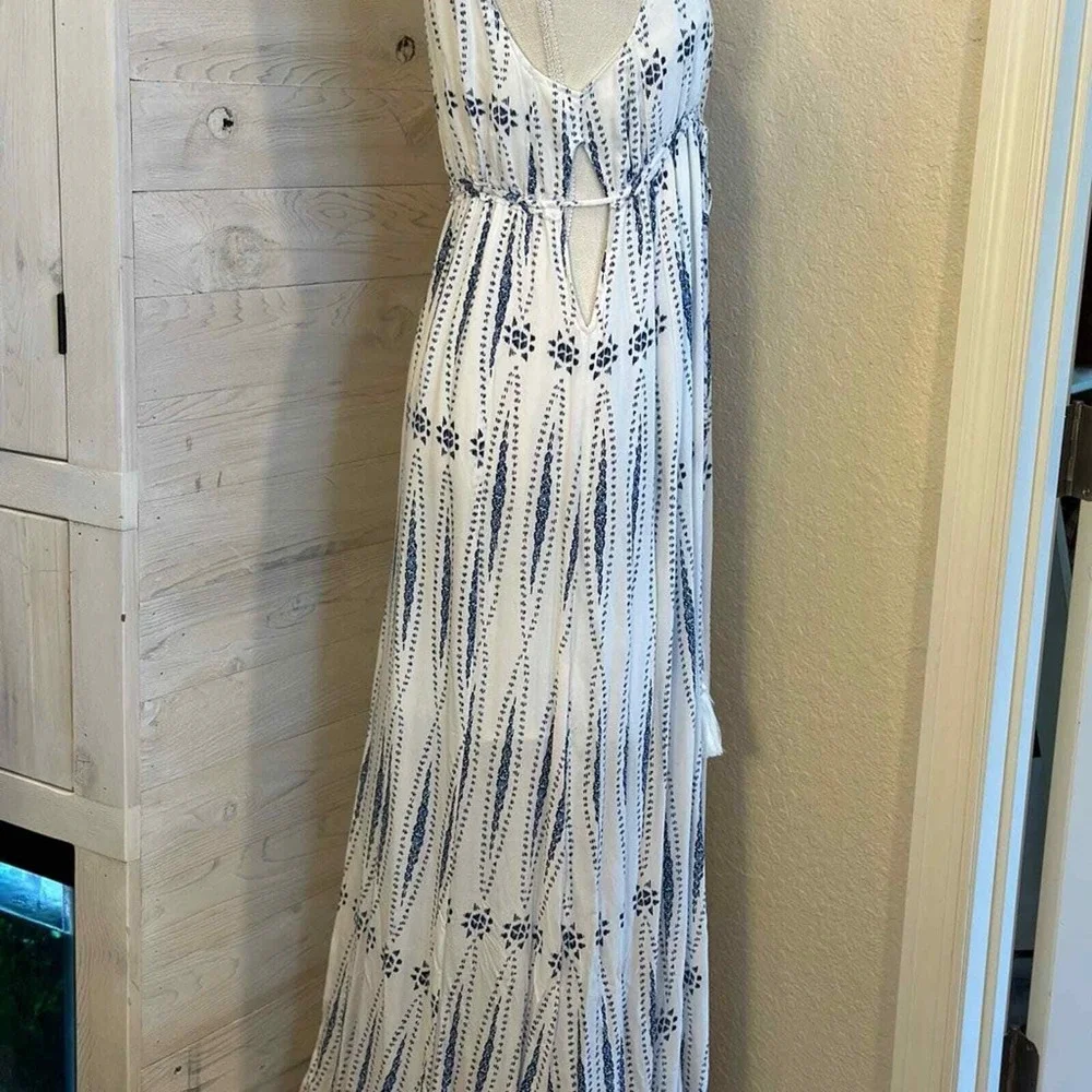 Hommage White Blue Print Maxi Dress V Neck Tie Waist‎ Sleeveless  Resortwear